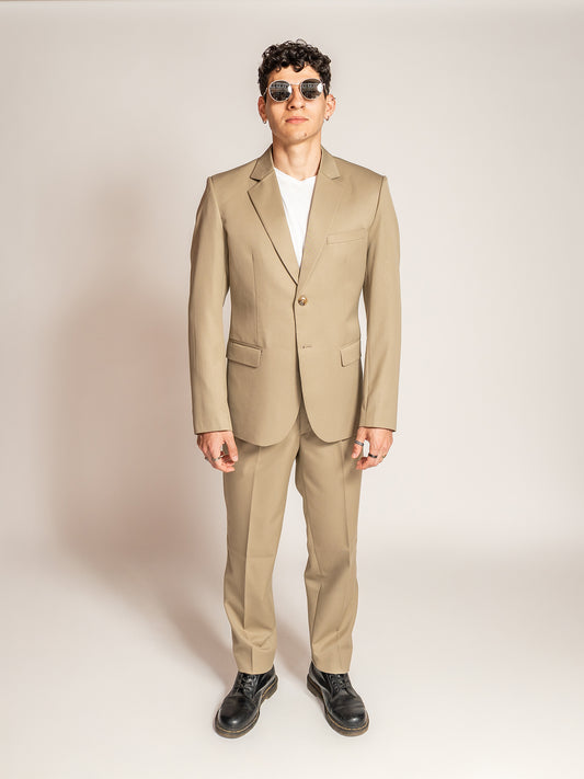 Almendra Clásica Suit